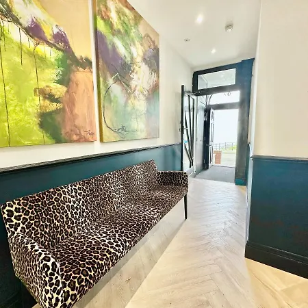 The Azura No 4 Apartment