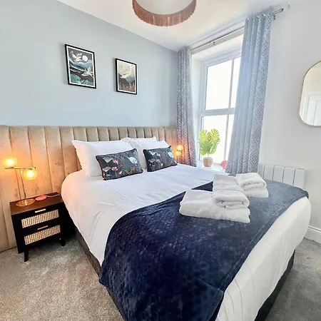 The Azura No 4 Apartment Scarborough